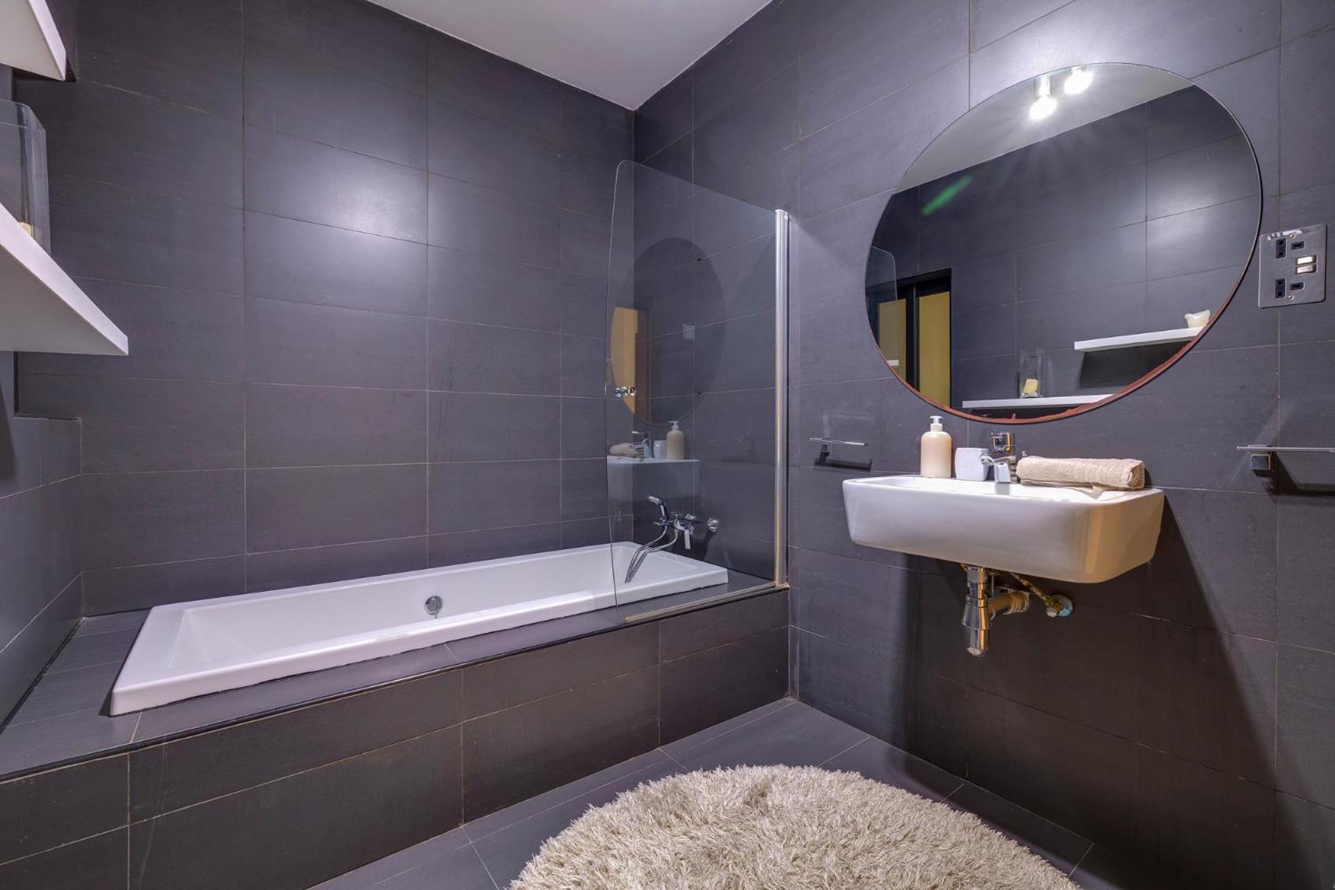Modern 2br شقة *